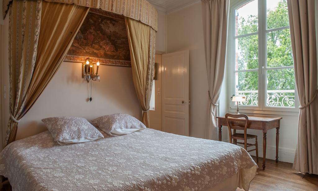 L'Oustal Bed & Breakfast Бурж Екстериор снимка