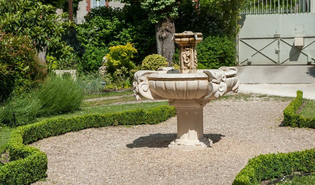 L'Oustal Bed & Breakfast Бурж Екстериор снимка